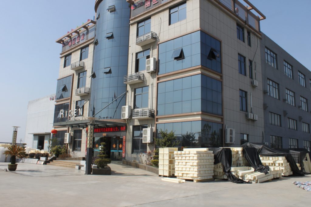 空心六角護(hù)坡模具廠具備哪些因素才能體現(xiàn)其專業(yè)性？