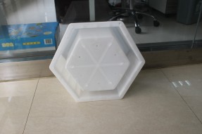 什么樣的六角塊護坡模具質(zhì)量才好？
