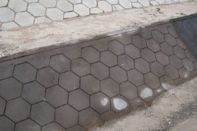 實(shí)心護(hù)坡塑料模具和空心護(hù)坡塑料模具分別用在哪里？