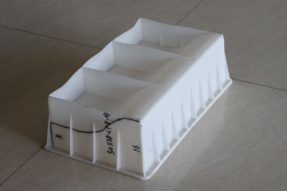 使用混凝土路側(cè)石塑料模具澆筑路側(cè)石過程中能否確定水泥混凝土配比？