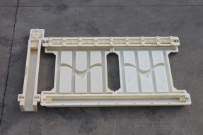 高鐵橋梁圍欄模具采用82型海鷗欄片